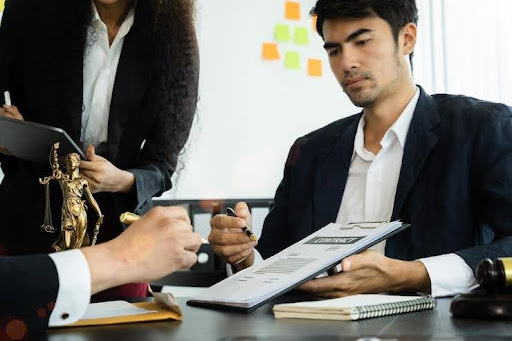 How a Lawyer Helps Clients Navigate Complex Franchise Contracts