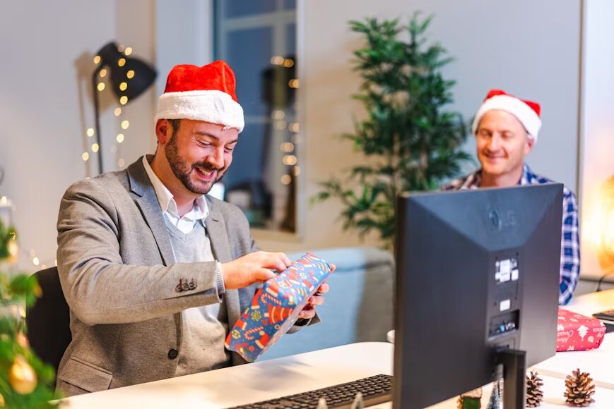 How to Run a Thoughtful Employee Gifting Program