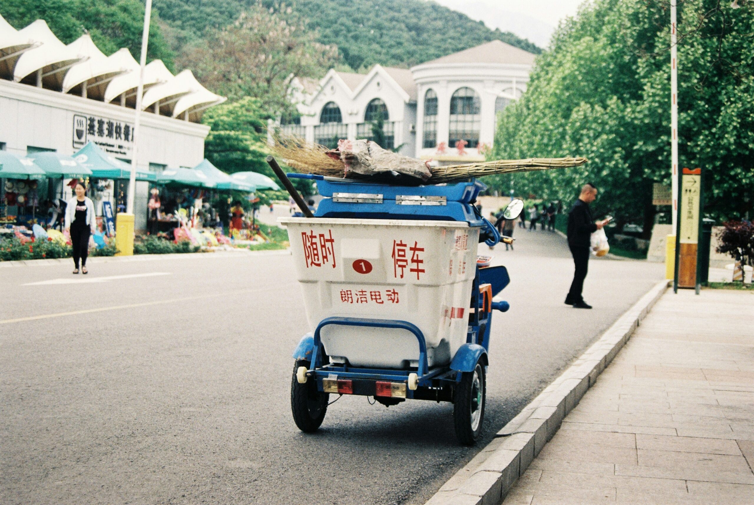 Afruimwagens: Specialized Carts for Hauling and Transport