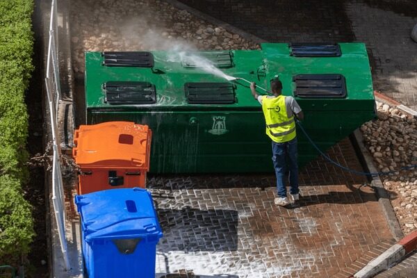 4 Benefits of Using Local Dumpster Rental Services in North Hollywood